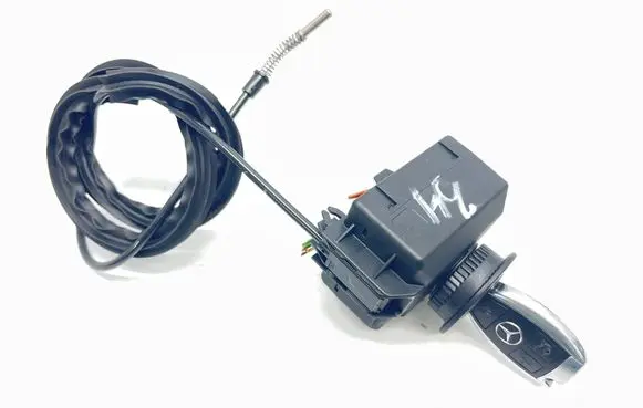 Mercedes-Benz C W204 Ignition lock A2079052600