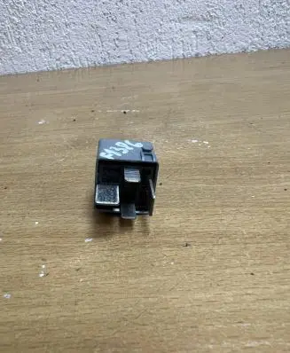 BMW 7 E65 E66 Other relay A0025422619 F1386