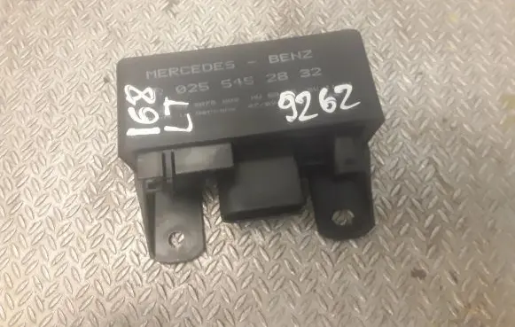 Mercedes-Benz A W168 Glow plug pre-heat relay 0255452832 A0255452832