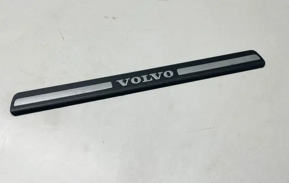 Volvo V70 Front sill trim cover 8659960