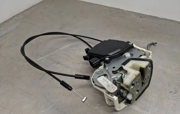 Mitsubishi i-MiEV Rear door lock 