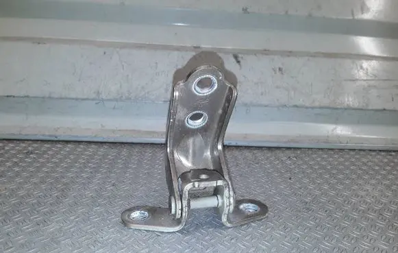 KIA Picanto Rear door lower hinge