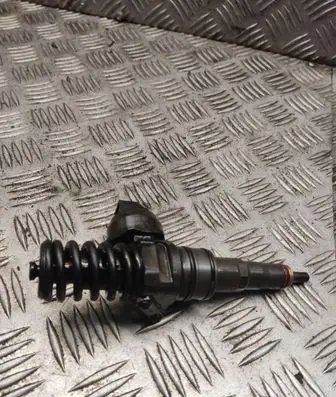Volkswagen PASSAT B6 Fuel injector 038130073bq