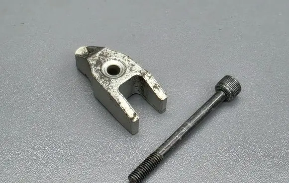 Honda CR-V Fuel Injector clamp holder 