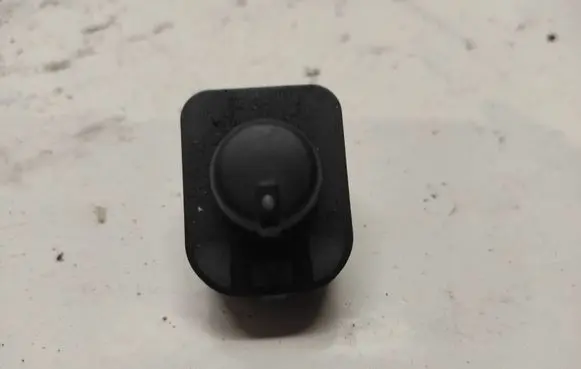 Wing mirror switch