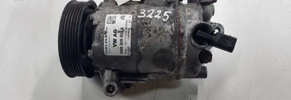Volkswagen Golf VI Air conditioning (A/C) compressor (pump) 5N0820803A