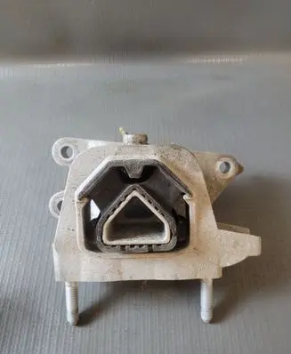 Peugeot 208 II Engine mount bracket 9826533880