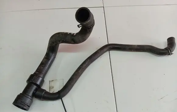 Volkswagen PASSAT B5 Engine coolant pipe/hose 8D0121055F