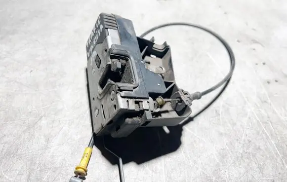Renault Trafic II (X83) Front door lock 8200008246 91166237