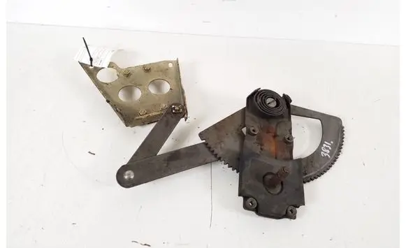 Rear door manual window regulator