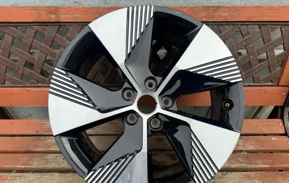 Renault Megane E-Tech R18 alloy rim 