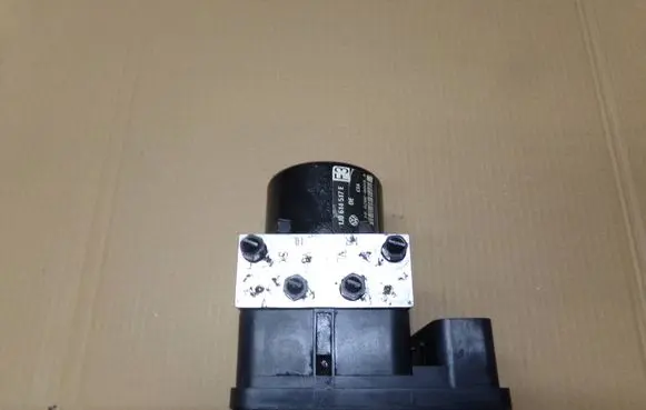 Audi A3 S3 8L ABS Pump 1J0614517E
