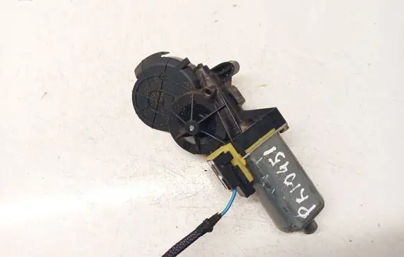 Mercedes-Benz C W203 Seat adjustment motor 0390201939
