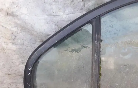 Mitsubishi Carisma Rear vent window glass 