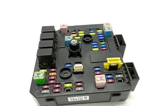 Opel Antara Fuse module 95137841 7841U