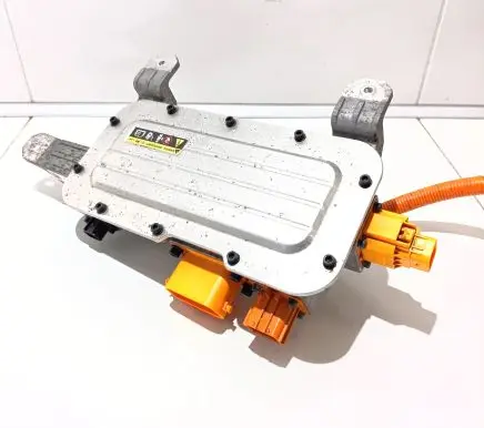 Voltage converter inverter