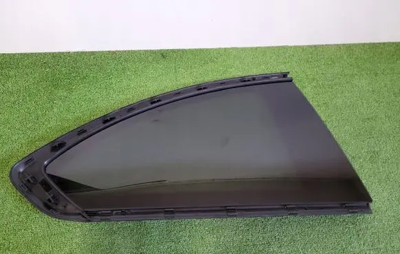 BMW 2 G42 Front triangle window/glass 7482818