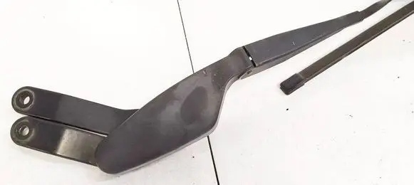 Mercedes-Benz C AMG W204 Front wiper blade arm A2048201544