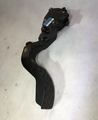 Accelerator throttle pedal