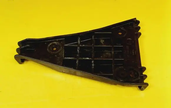 Rear bumper mounting bracket