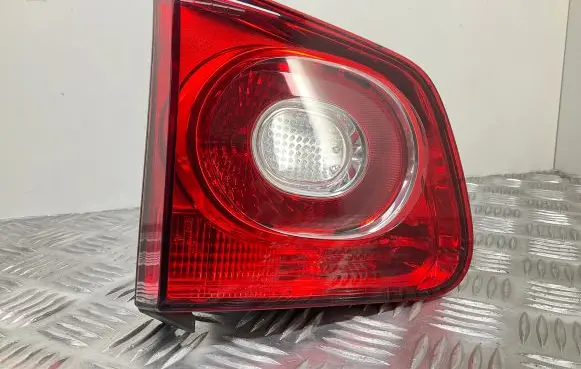 Tailgate rear/tail lights