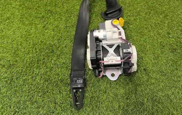 Audi A8 S8 D4 4H Front seatbelt 4H0857706A 34058698