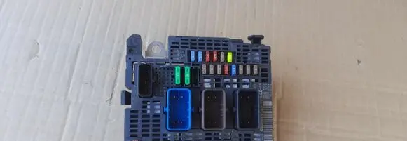Peugeot 308 BSM Control unit 9810296080