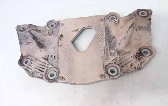 Volvo XC70 Rear differential/diff mount bracket 30639931