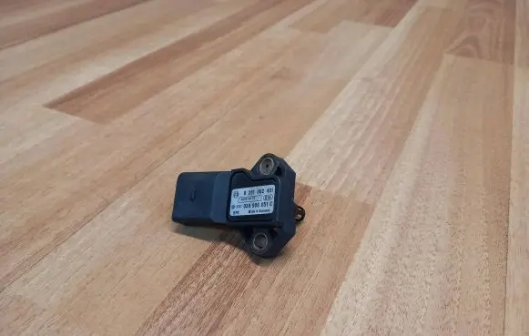 Volkswagen Touareg I Air pressure sensor 038906051C 0281002401