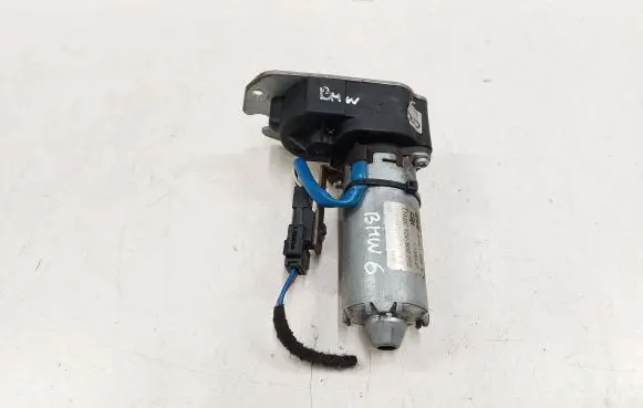 BMW 6 E63 E64 Seat adjustment motor 82514989 1124001 500002