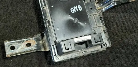 Chevrolet TrailBlazer Battery bracket 