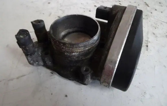 Volkswagen PASSAT CC Throttle valve 06F133062