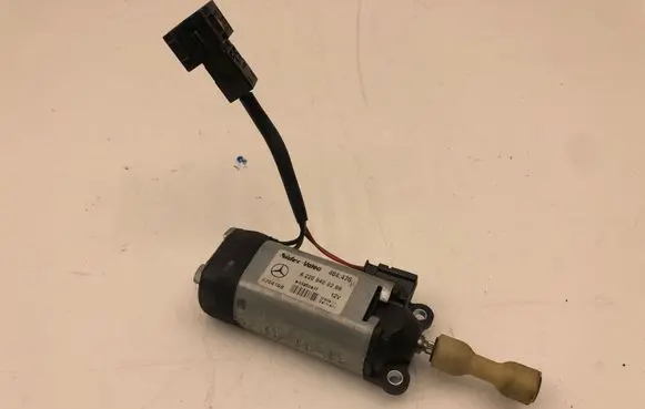 Chrysler 300 - 300C Steering column adjust motor A2205400288