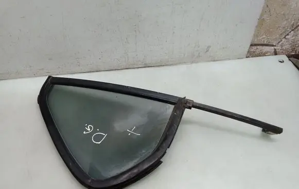 Rear vent window glass