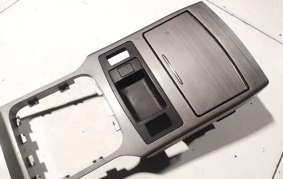 Glove box