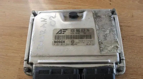Volkswagen Sharan Engine control unit/module 0281012932