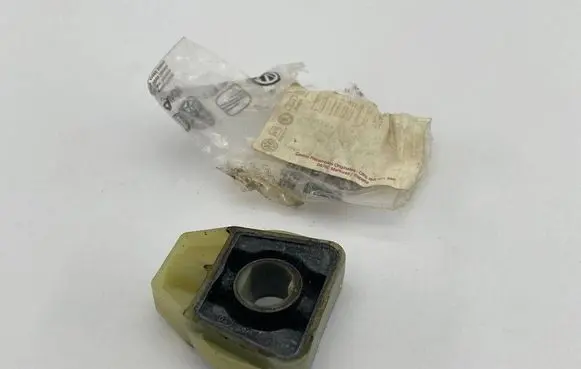 Volkswagen Polo IV 9N3 Radiator mount bracket 6Q0121367