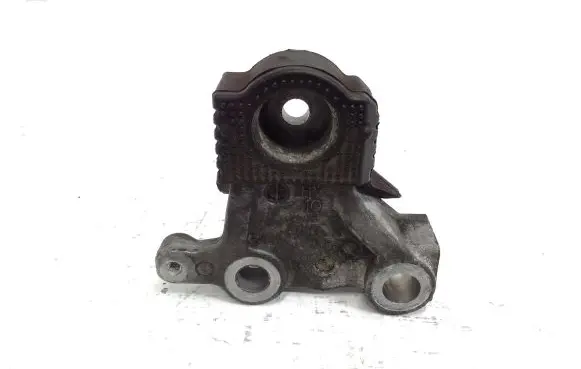 Lexus CT 200H Engine mounting bracket