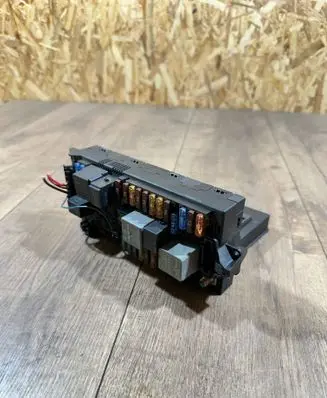 Mercedes-Benz CLS C219 Fuse module 2115457301 204031364
