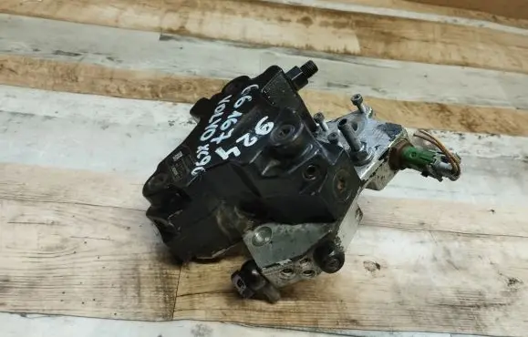 Volvo XC90 Fuel injection high pressure pump 30756125