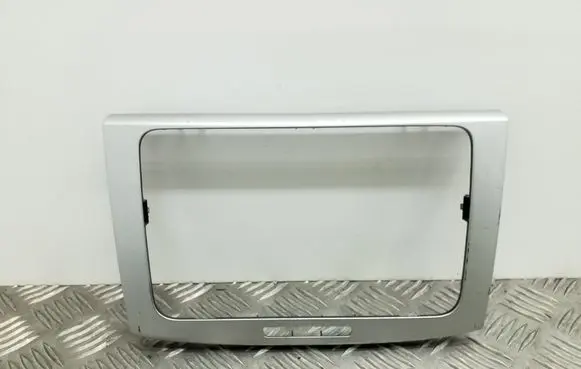 Volkswagen PASSAT B6 Radio/GPS head unit trim 3C0858069M