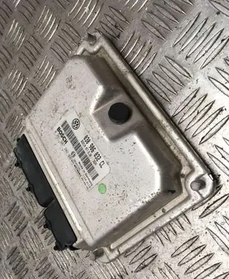 Volkswagen Polo Engine control unit/module 030906032 11590119 0261207202