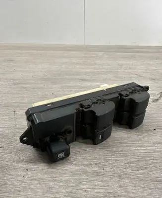 Mitsubishi Grandis Electric window control switch 515077