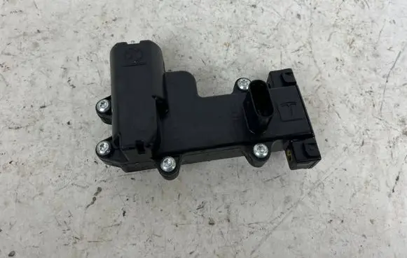 Tesla Model X Door control unit/module 104535400B