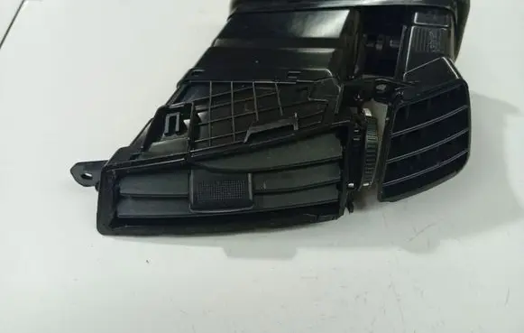 KIA Ceed Dash center air vent grill 