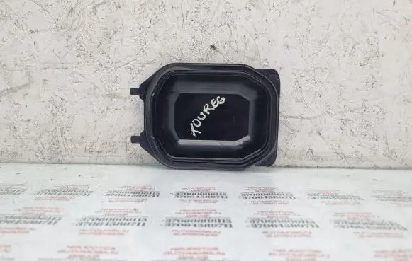 Volkswagen Touareg I Headlight/headlamp dust cover