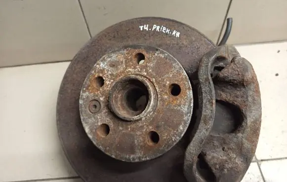 Volkswagen Transporter - Caravelle T4 Front wheel hub spindle knuckle