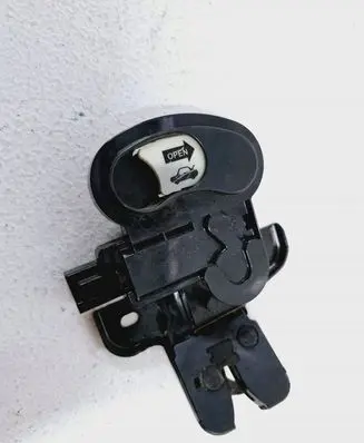 Alfa Romeo Giulia Tailgate/trunk/boot lock/catch/latch 3037075