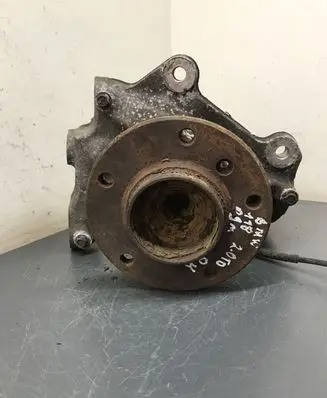 BMW 1 E81 E87 Front wheel hub