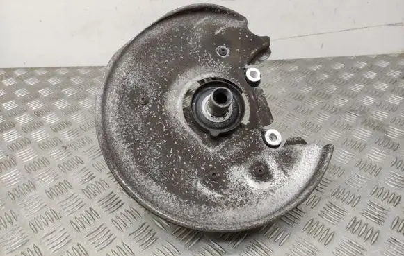 Rear wheel hub